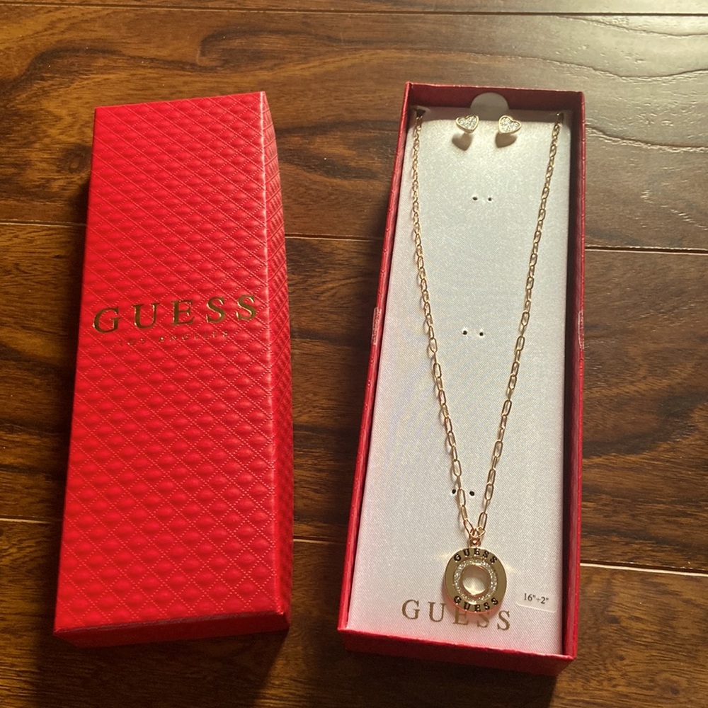 Beautiful gold tone Guess necklace and earring set.